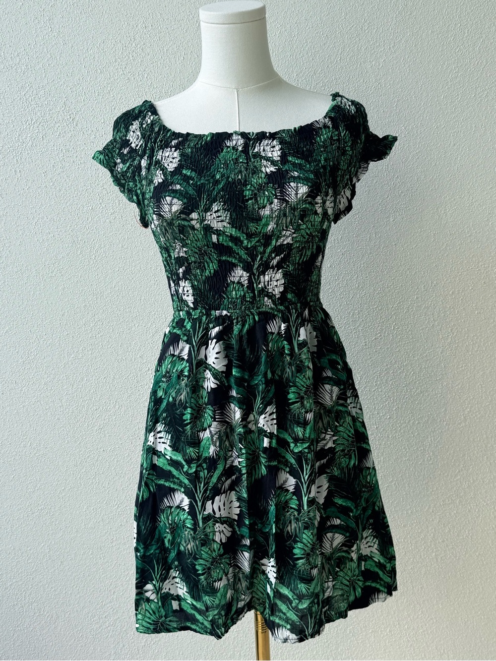 Light and Airy Mini Dress in green/blk/wht Tropical print, On or Off-Shoulder